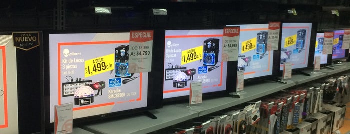 RadioShack is one of Adánさんのお気に入りスポット.