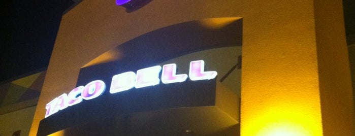 Taco Bell is one of Tempat yang Disukai Jazzy.