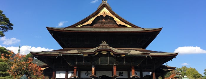 Zenkoji Temple is one of Tempat yang Disukai Masahiro.
