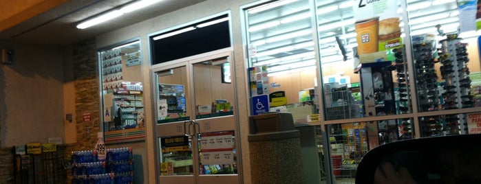 7-Eleven is one of Johnさんのお気に入りスポット.