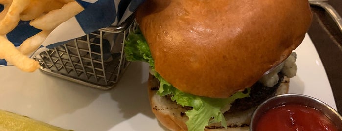 Relish Burger Bistro is one of Consta : понравившиеся места.