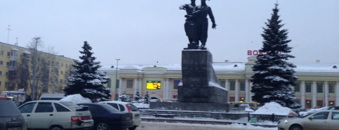 Памятник воинам Уральского добровольческого танкового корпуса is one of Yekaterinburg City Badge.