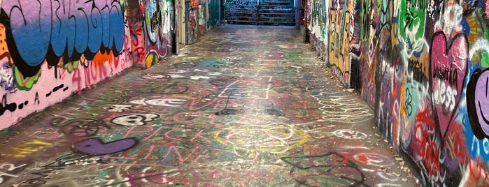 Graffiti Tunnel is one of sydney.