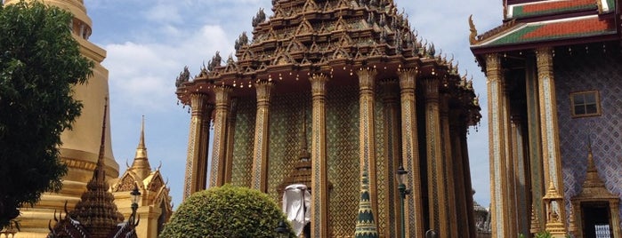 วัดพระศรีรัตนศาสดาราม (วัดพระแก้ว) is one of Thailand sites.