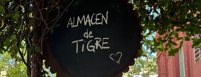 Almacén de Flores is one of Restaurantes y bares.