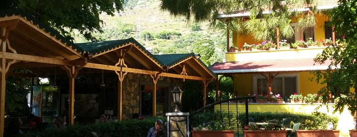 Nur Cafe is one of Posti che sono piaciuti a Cengiz.