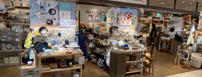 NATURAL KITCHEN なんばCITY店 is one of 大阪.