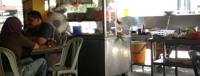 Gerai Najwa Saw Chinese Muslim is one of Must-visit Food in Kuala Lumpur.