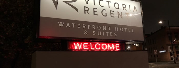 Victoria Regent Hotel is one of Damon'un Beğendiği Mekanlar.