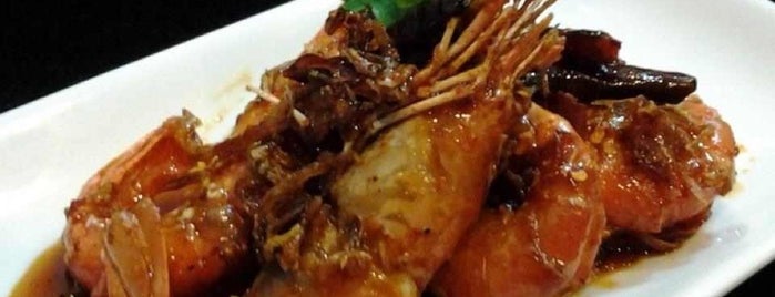 Khaw Glong Restaurant is one of Tempat yang Disukai Riann.