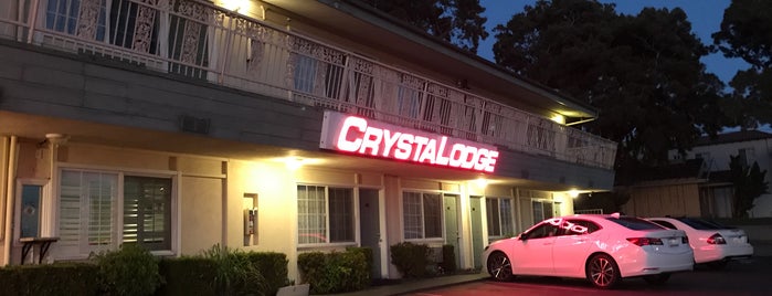 Crystal Lodge is one of สถานที่ที่ Anton ถูกใจ.