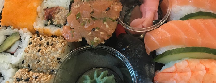 Sushi Wrap is one of Lugares favoritos de J.