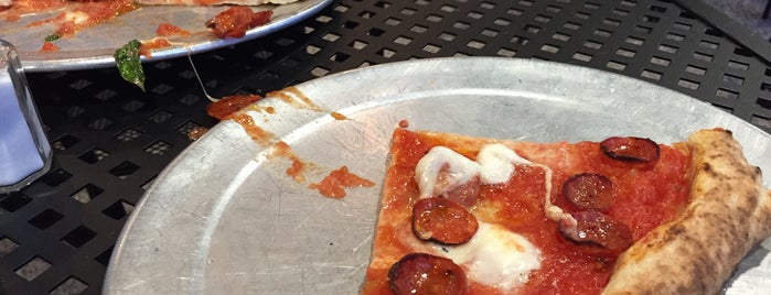 Stone Neapolitan Pizzeria is one of Posti che sono piaciuti a Graham.