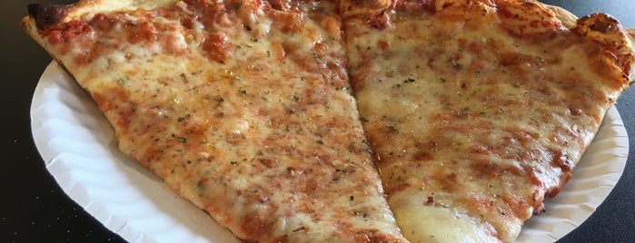 Brooklyn Pizza is one of Tempat yang Disukai Michael.