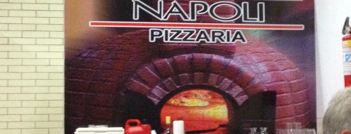 Napoli Pizzaria is one of Lugares.