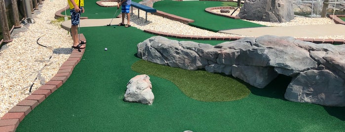 Lighthouse Point Miniature Golf Club is one of Belmar.