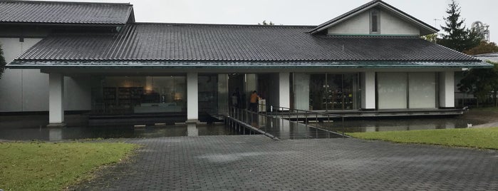 佐野市立吉澤記念美術館 is one of 公立美術館.