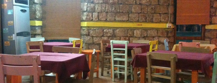 Salaş Cafe is one of Locais curtidos por Erdem.