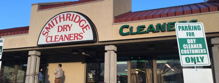 Smithridge Dry Cleaners is one of Locais curtidos por Matthew.