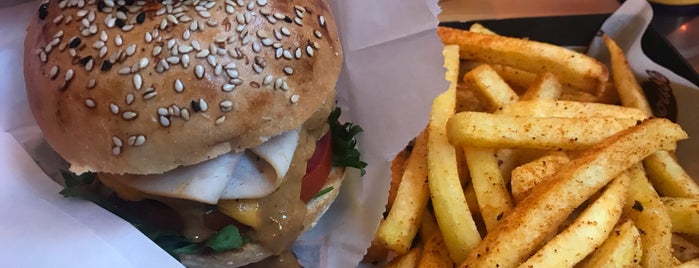 Route Burger House Karaköy is one of Betülさんのお気に入りスポット.