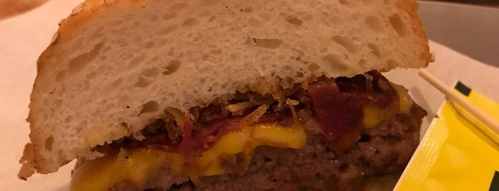 Zapata Burger is one of Betülさんのお気に入りスポット.