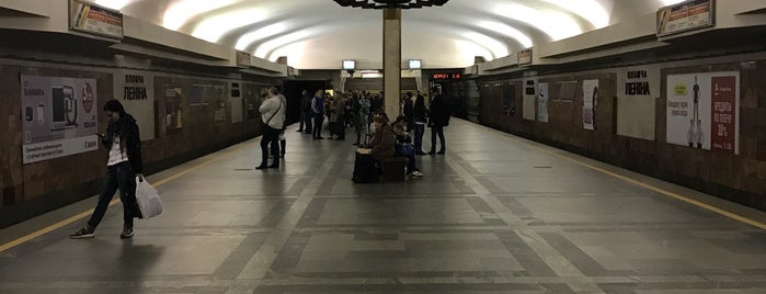 Станция метро «Площадь Ленина» is one of places.