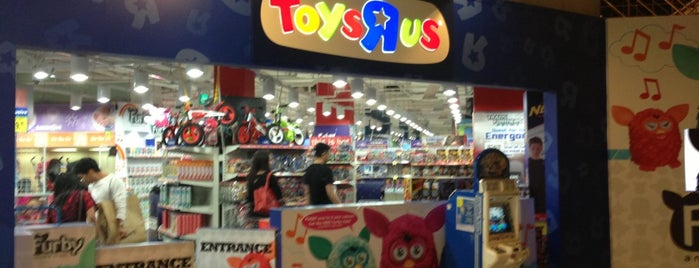 Toys"R"Us is one of Tempat yang Disukai Jayvee.