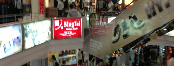 Queensway Shopping Centre is one of Ianさんのお気に入りスポット.