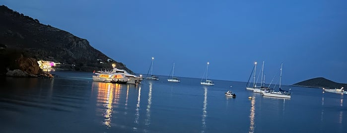 Taverna Paradisos is one of Leros / İleryoz.