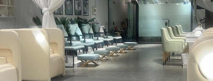 Blo Nails And Hair Bar is one of Spas In Riyadh.