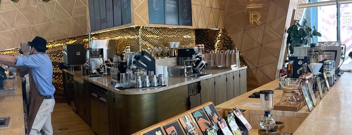 Starbucks Reserve is one of Posti salvati di Queen.