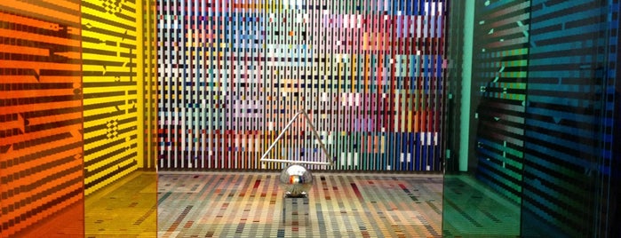 Centro Pompidou – Museu Nacional de Arte Moderna is one of To-Do List [Paris].