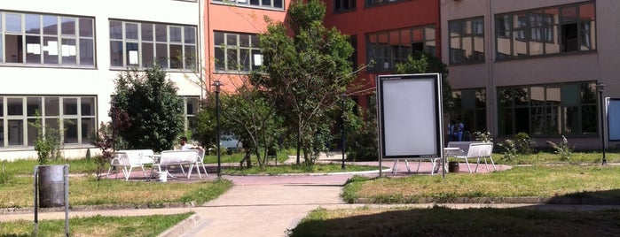Kocaeli Üniversitesi is one of Lugares favoritos de Cem.