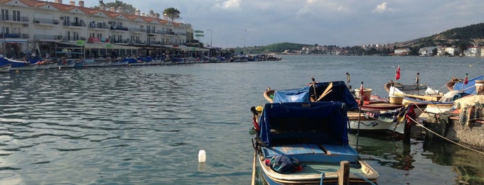 Foça Meydan is one of Lieux qui ont plu à Deniz.