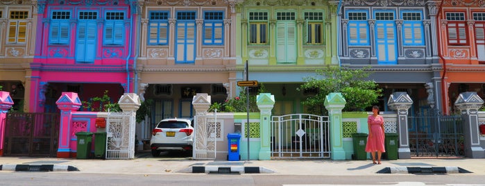 Koon Seng Road is one of Lugares favoritos de Ian.