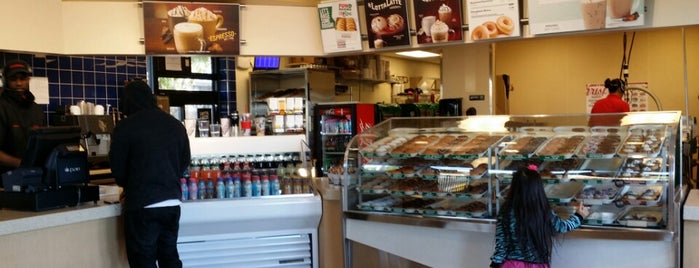 Krispy Kreme Doughnuts is one of Gespeicherte Orte von Jason Christopher.