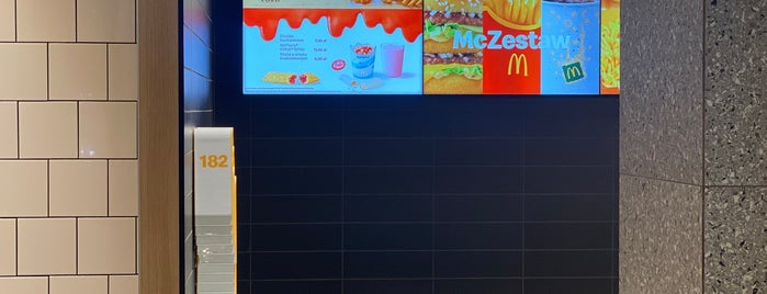 McDonald's is one of Droga do domu.