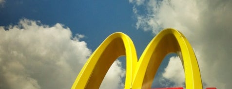 McDonald's is one of Orte, die Fernando gefallen.