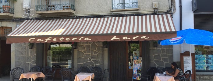 Lara cafeteria is one of Lieux qui ont plu à Mickaël.
