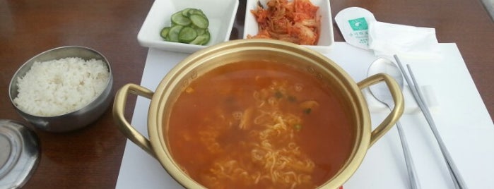 한사랑 식당 is one of Korean Cuisine (한국요리).