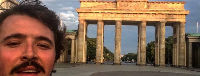 Puerta de Brandeburgo is one of Germany 🇩🇪.