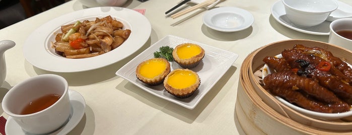 Lei Garden Restaurant is one of HK 2014 Michelin Guide.