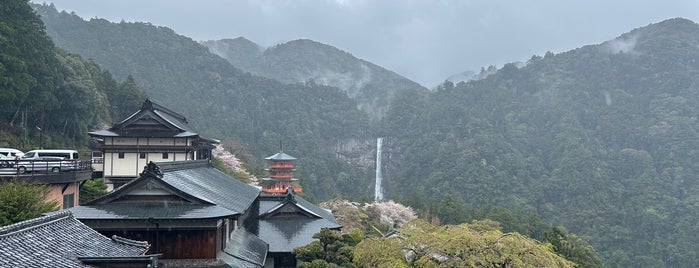 青岸渡寺 is one of World Heritage.