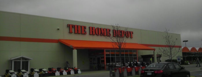 The Home Depot is one of Lieux qui ont plu à Chad.