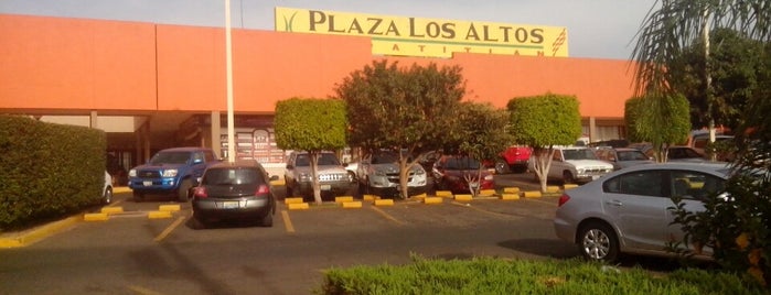 Plaza Los Altos is one of Lugares favoritos de Ernesto.
