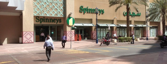 Spinney's is one of Orte, die Jim gefallen.