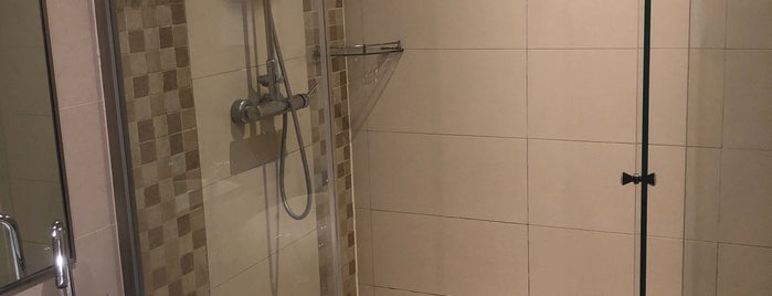 Shower Room (East) is one of Locais curtidos por Rex.
