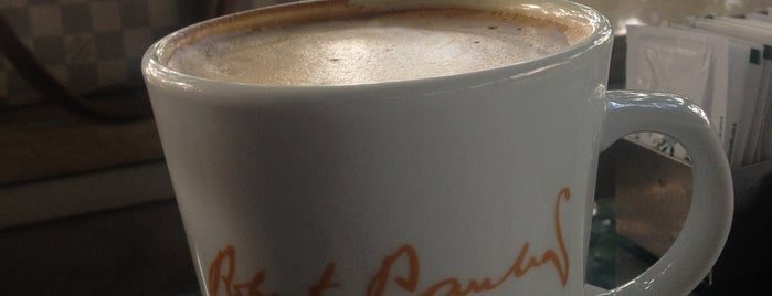 Robert's Coffee is one of Gulin : понравившиеся места.