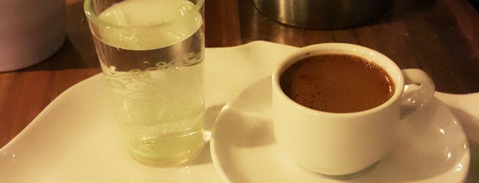 Otantik Cafe&Bistro is one of Tempat yang Disukai Buğlem.