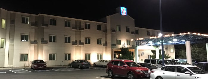 Motel 6 is one of Lugares favoritos de Stefan.